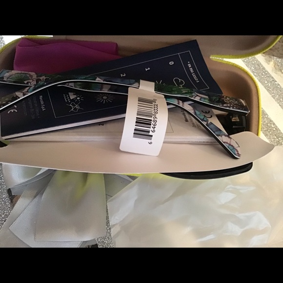 Beautiful designer Emilio Pucci sun glasses LAST MARKDOWN 🌈🌈💕🌈 - Picture 9 of 13